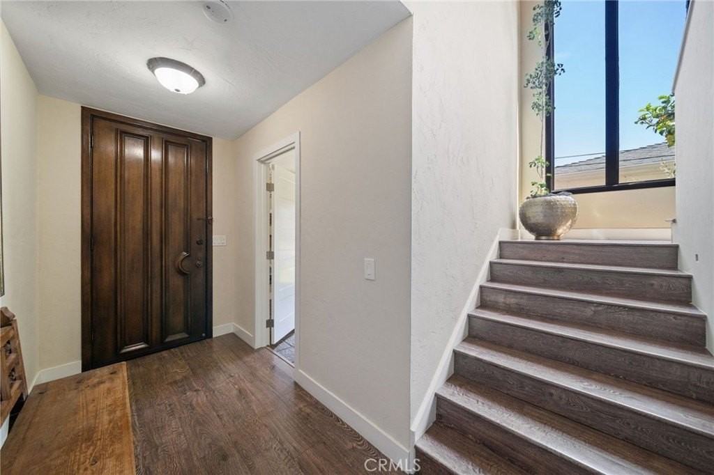 215 Monterey Dr - Photo 5 of 31