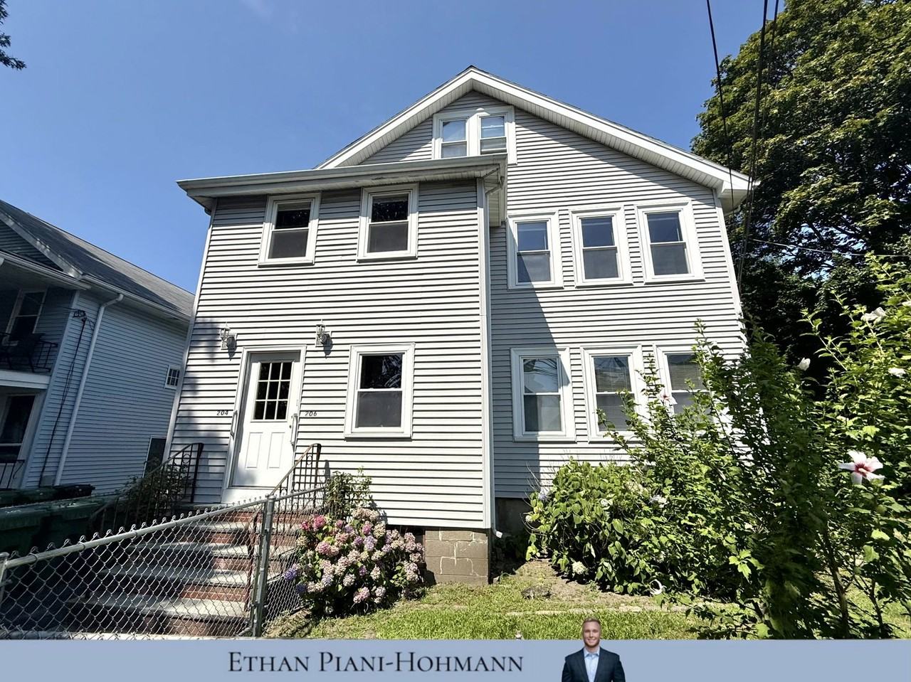 206 School St - Photo 2 of 8