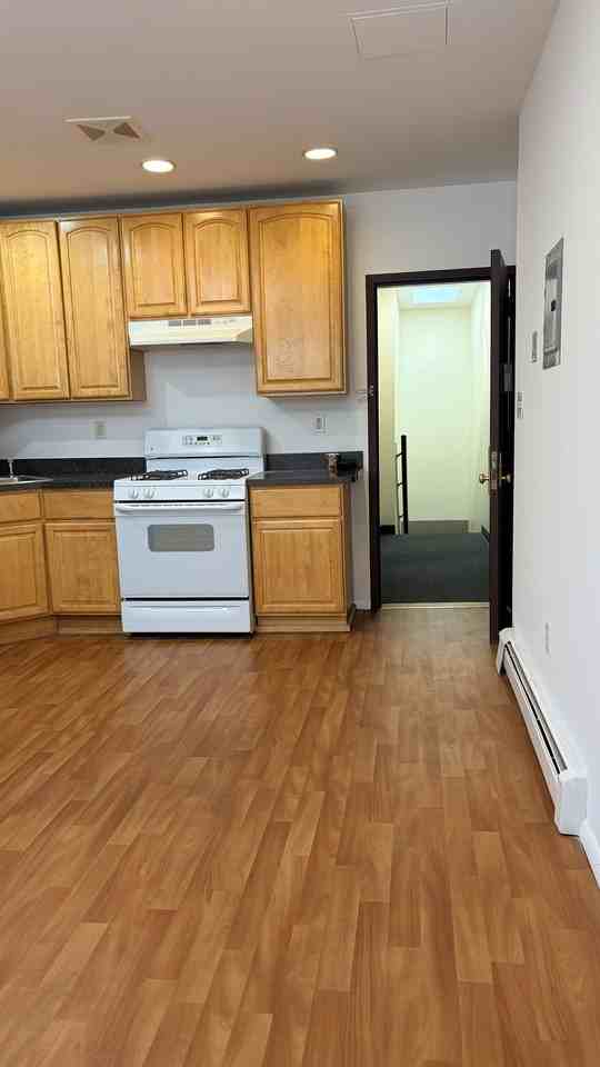 7807 Myrtle Ave #2R - Photo 2 of 8
