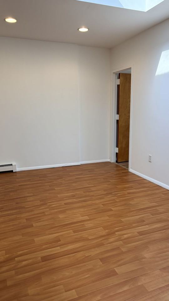 7807 Myrtle Ave #2R - Photo 3 of 8