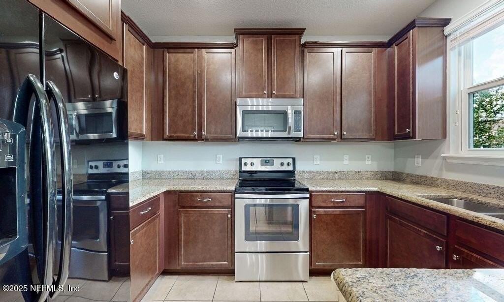 168 Nelson Ln - Photo 7 of 44