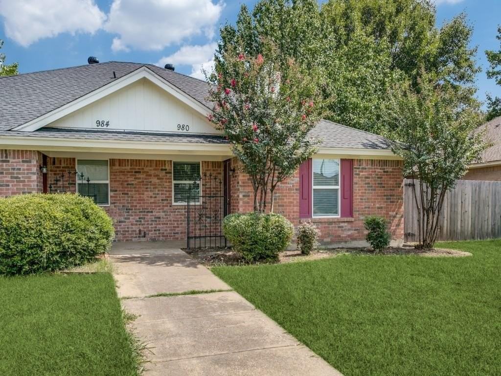 980 Meadow Circle South - Photo 2 of 14