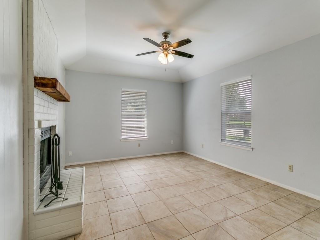 980 Meadow Circle South - Photo 4 of 14