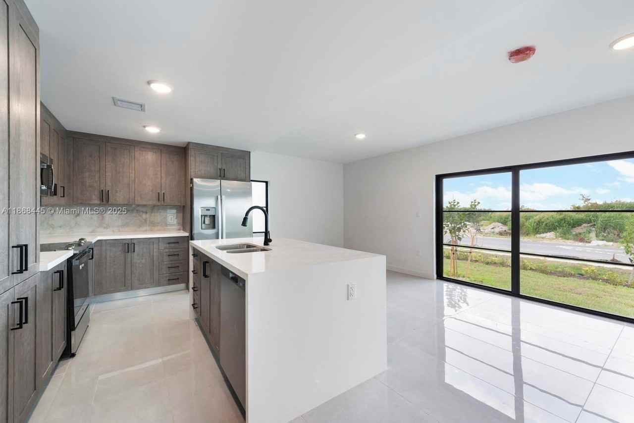 1350 Nw 2nd St - Photo 2 of 8