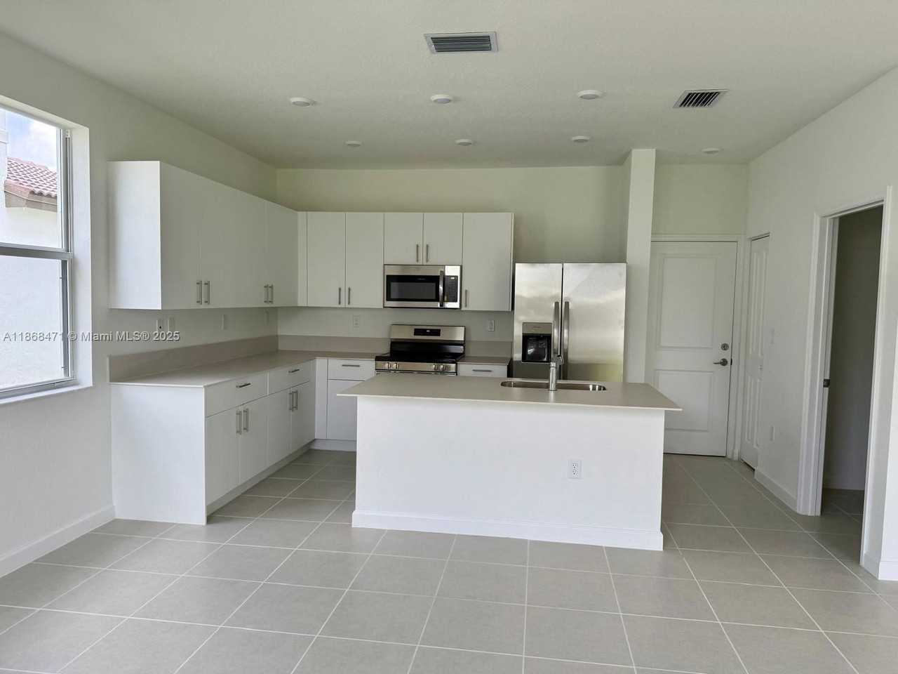 2659 Se 24th Ct - Photo 2 of 8