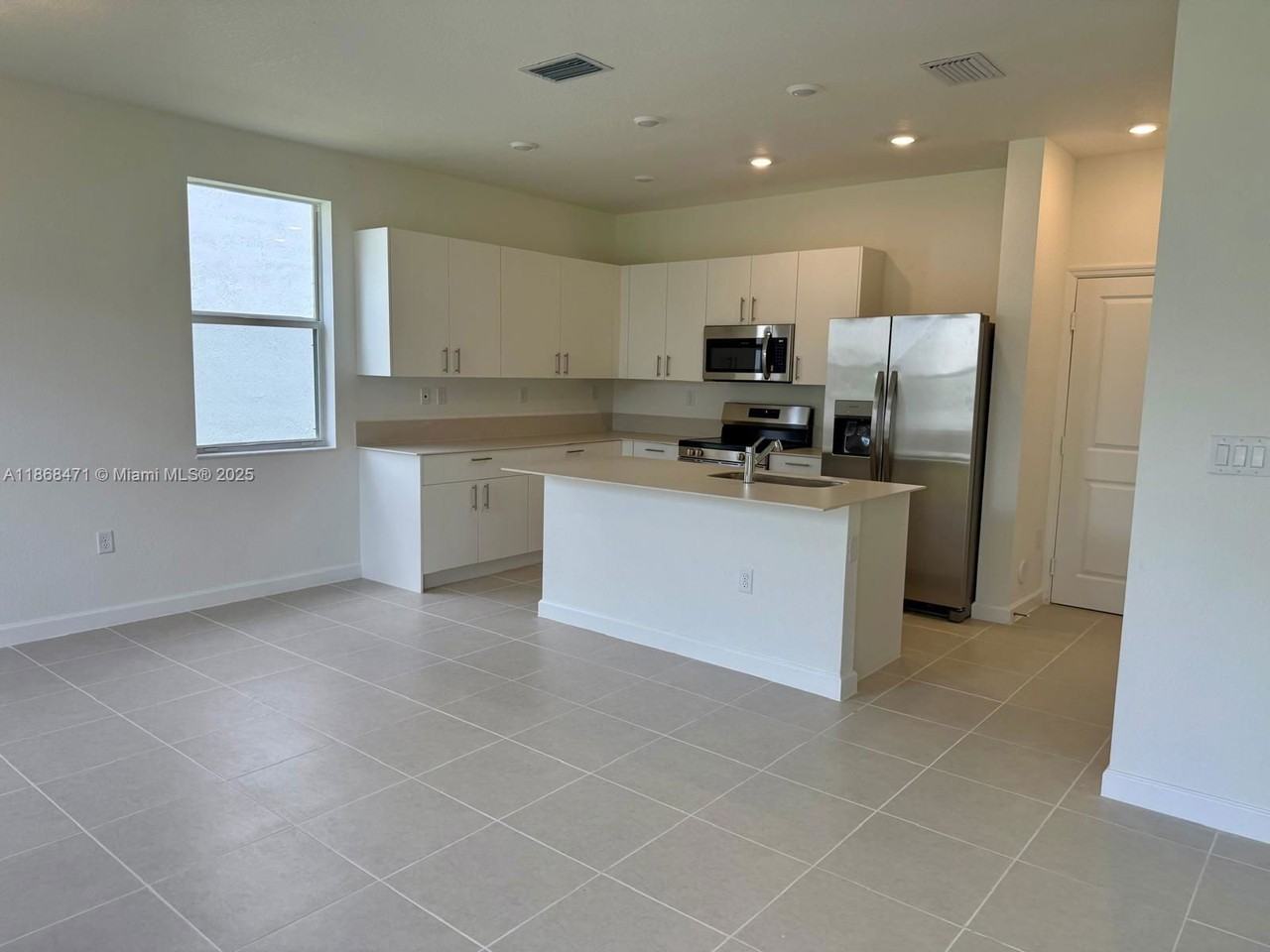 2659 Se 24th Ct - Photo 3 of 8