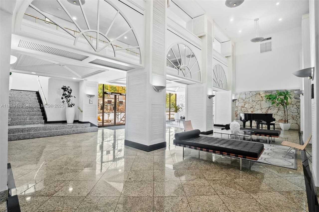 780 Ne 69th St #905 - Photo 2 of 8