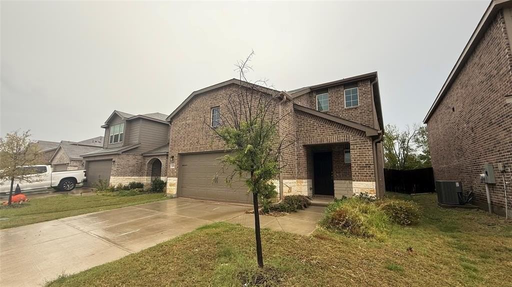 426 Lake Erie Dr - Photo 2 of 21