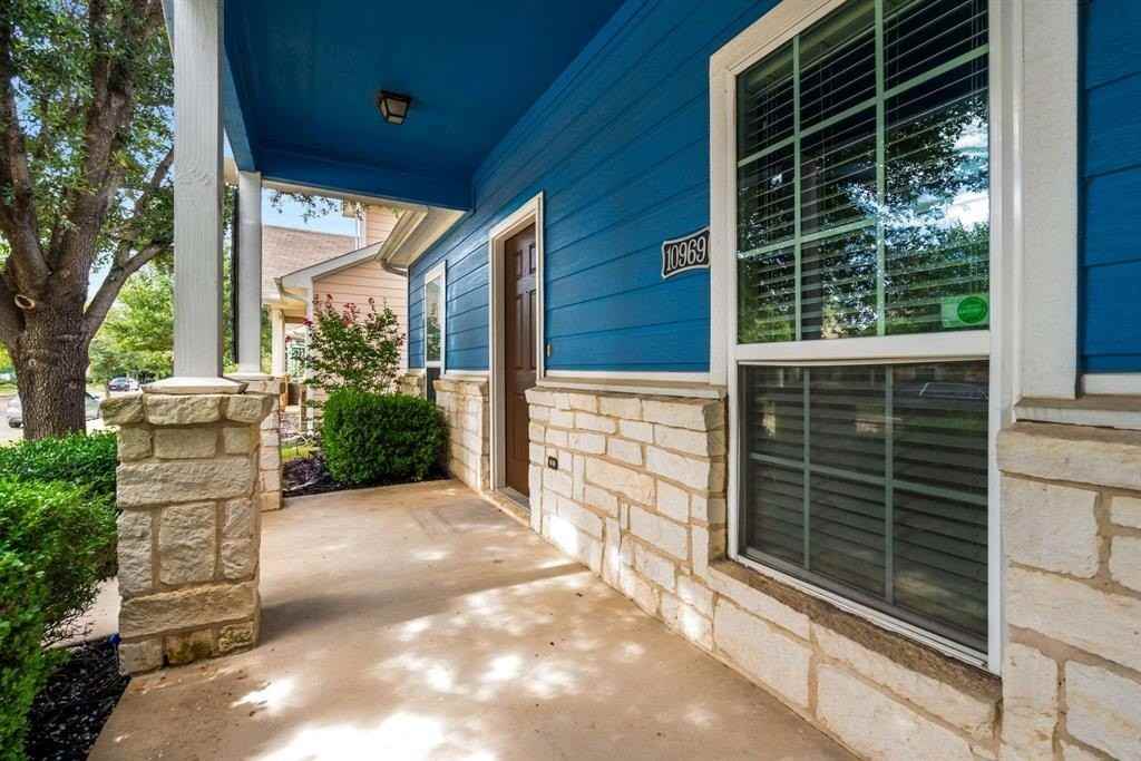 10969 Colonial Heights Lane - Photo 5 of 34