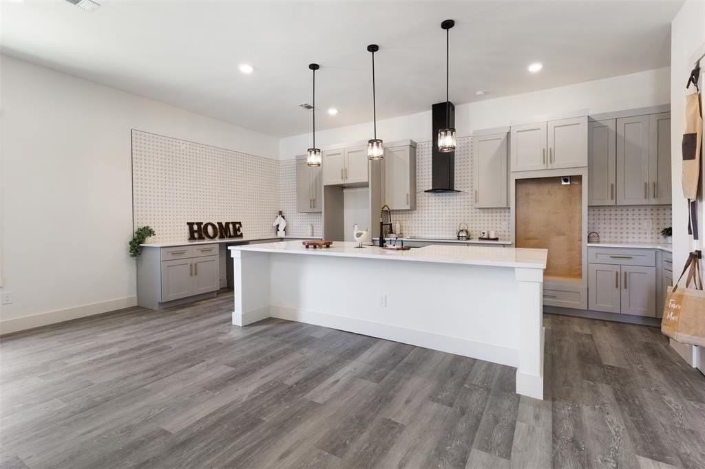 1008 W Walker St - Photo 3 of 10