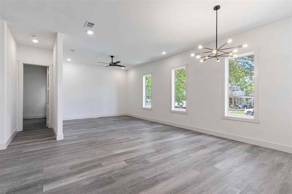 1008 W Walker St - Photo 4 of 10