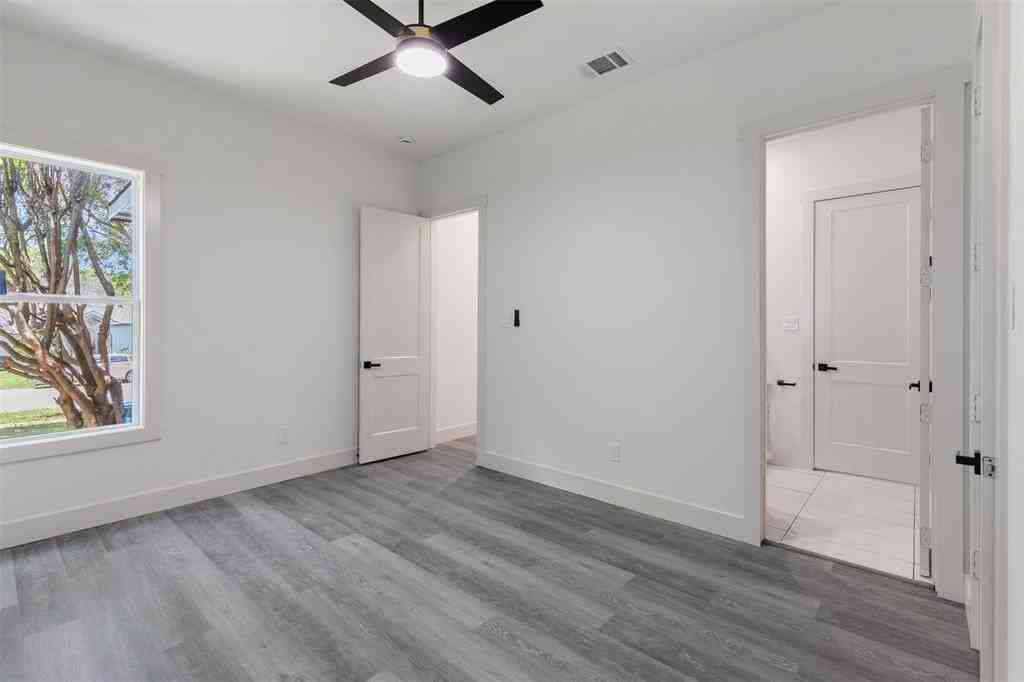 1008 W Walker St - Photo 6 of 10