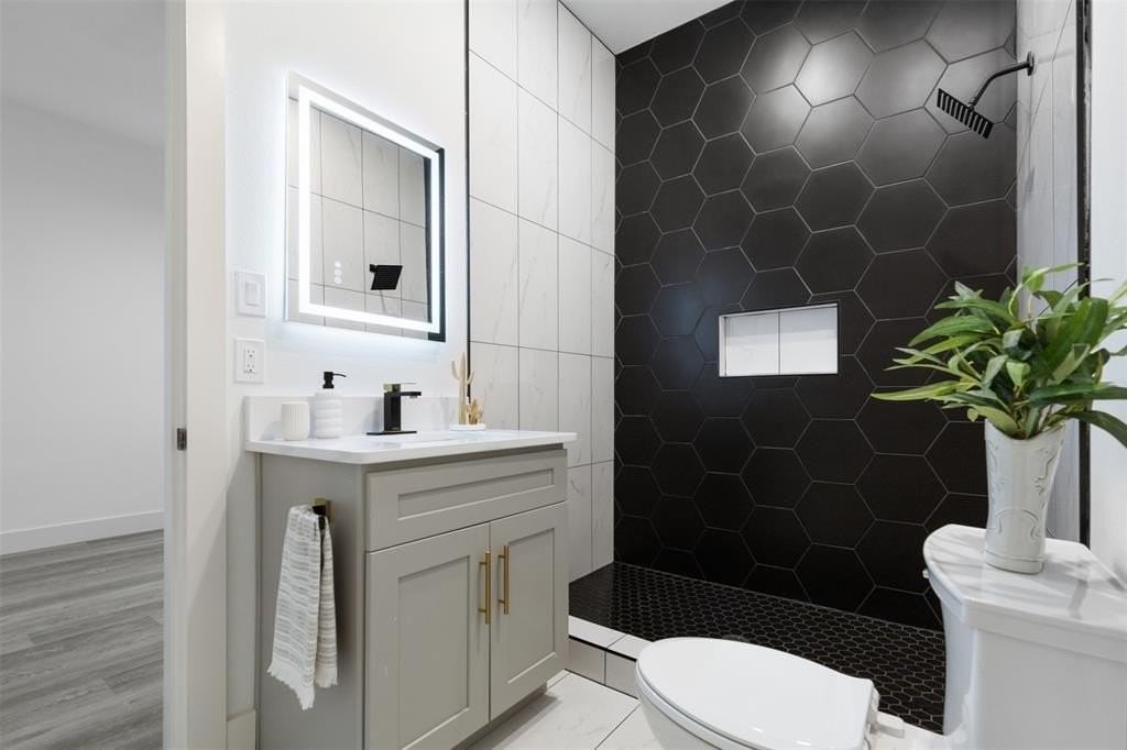 1008 W Walker St - Photo 7 of 10