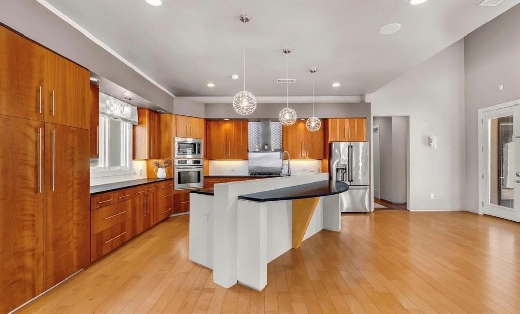 1401 Long And Winding Rd - Photo 4 of 40