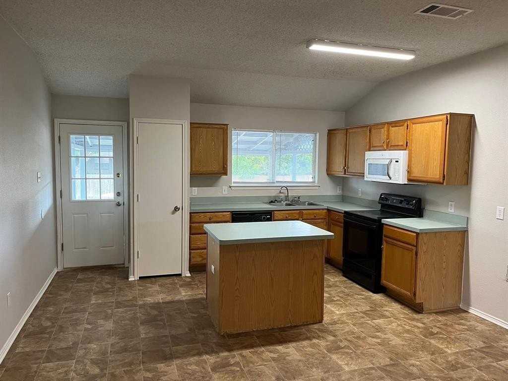 7712 Liz Ln - Photo 4 of 14