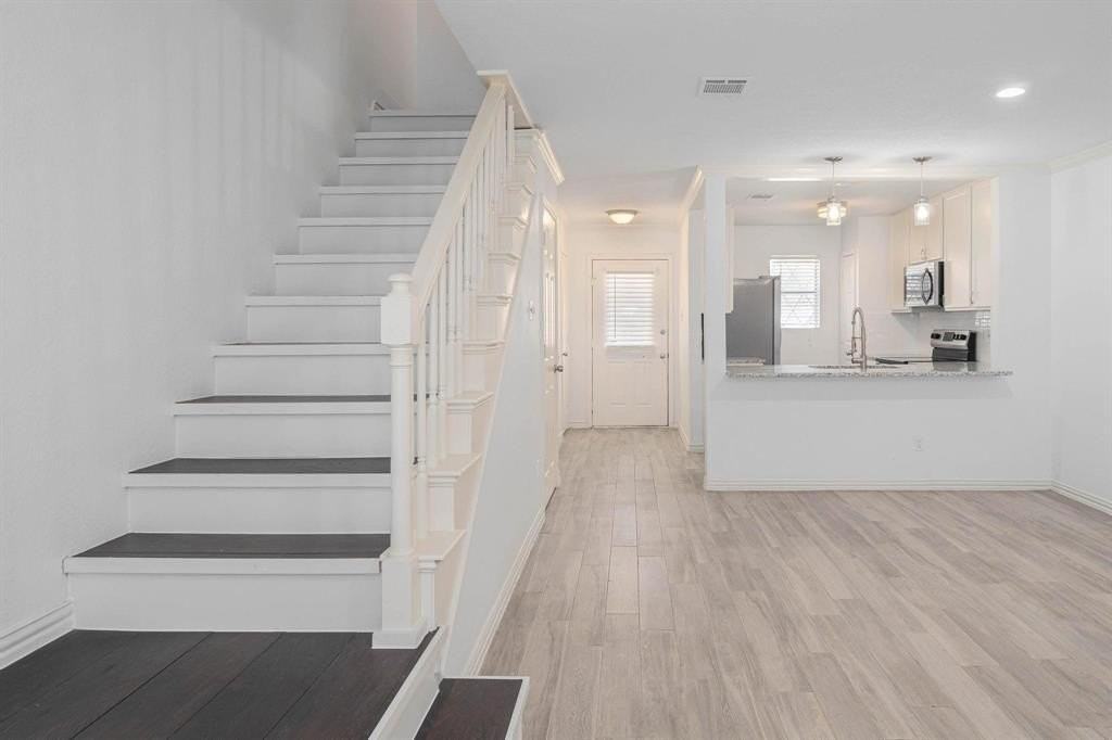 20 Abbey Road - Photo 2 of 8