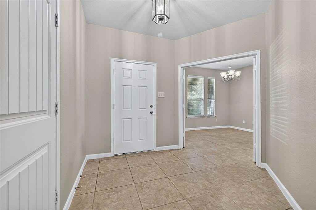 405 Roger Graves Cir - Photo 6 of 33