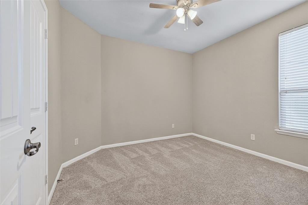 405 Roger Graves Cir - Photo 7 of 33