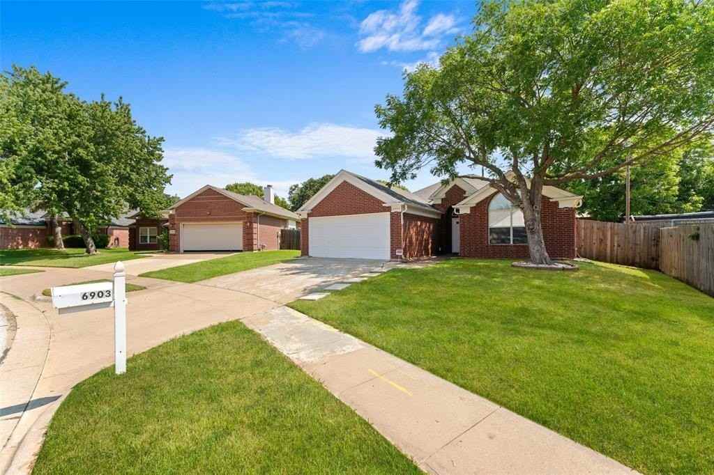 6903 Hawaii Ln - Photo 4 of 28