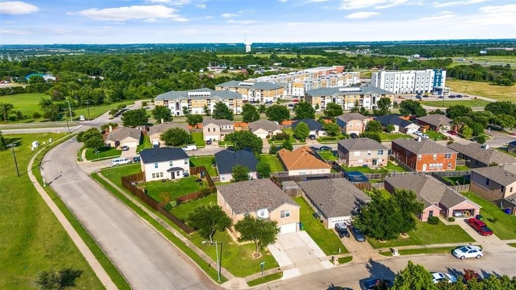 4600 Leslie Ln - Photo 4 of 37