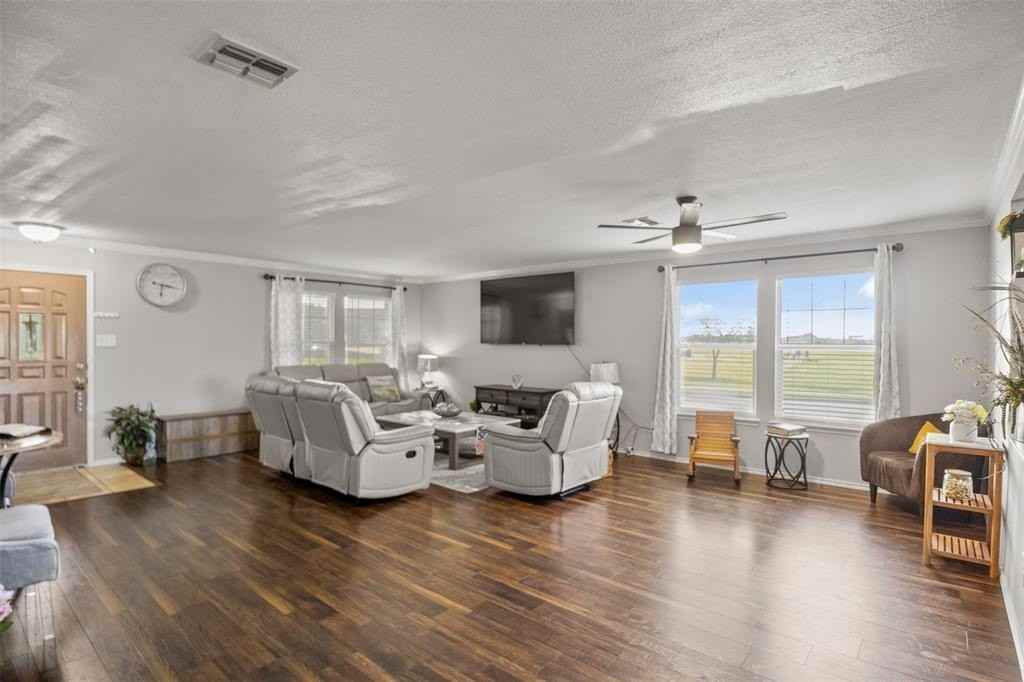 4600 Leslie Ln - Photo 7 of 37