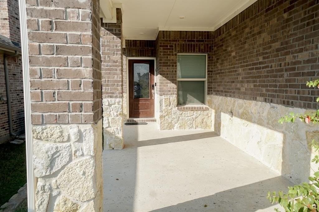 108 Mountain Meadow Ln - Photo 2 of 15