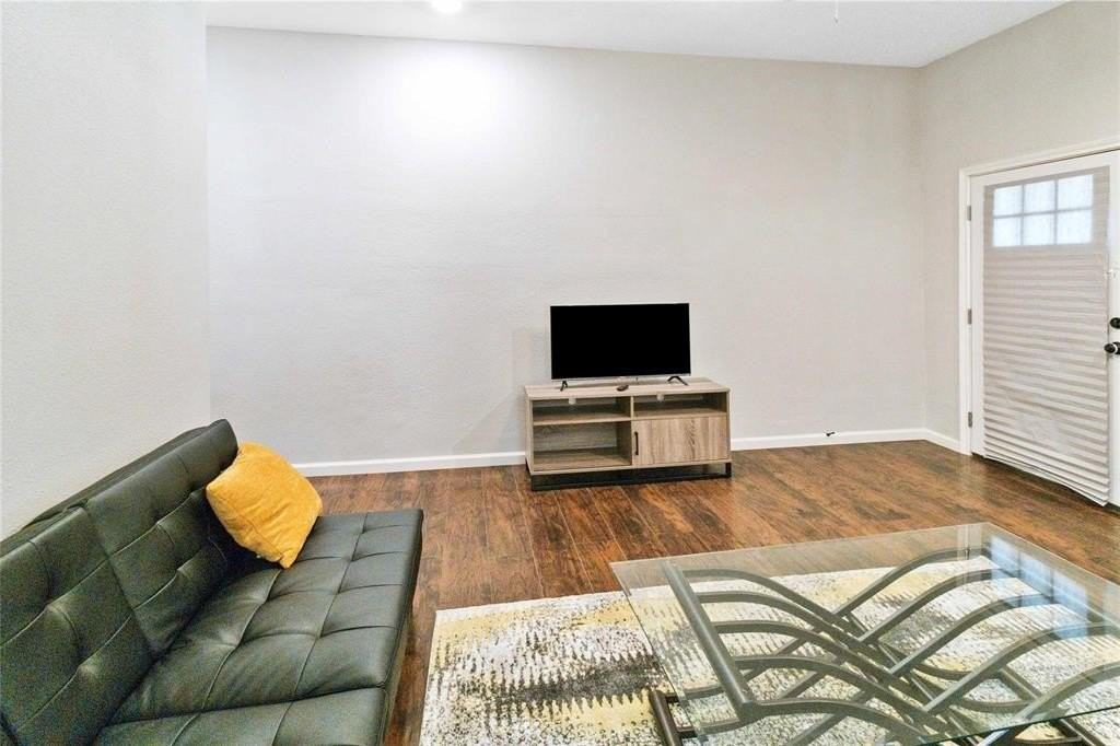 5524 Junius St - Photo 3 of 22