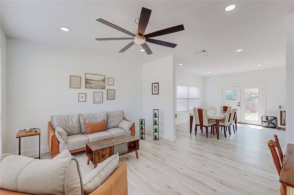 829 Lake Bluff Dr - Photo 3 of 26