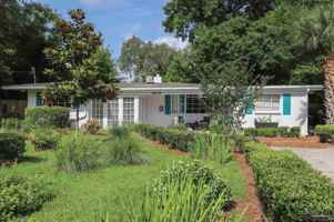 featured image of 1609 N Spring St