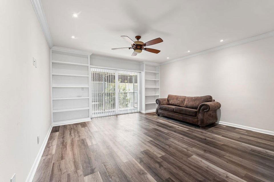 10290 N Military Trl #6B - Photo 2 of 5