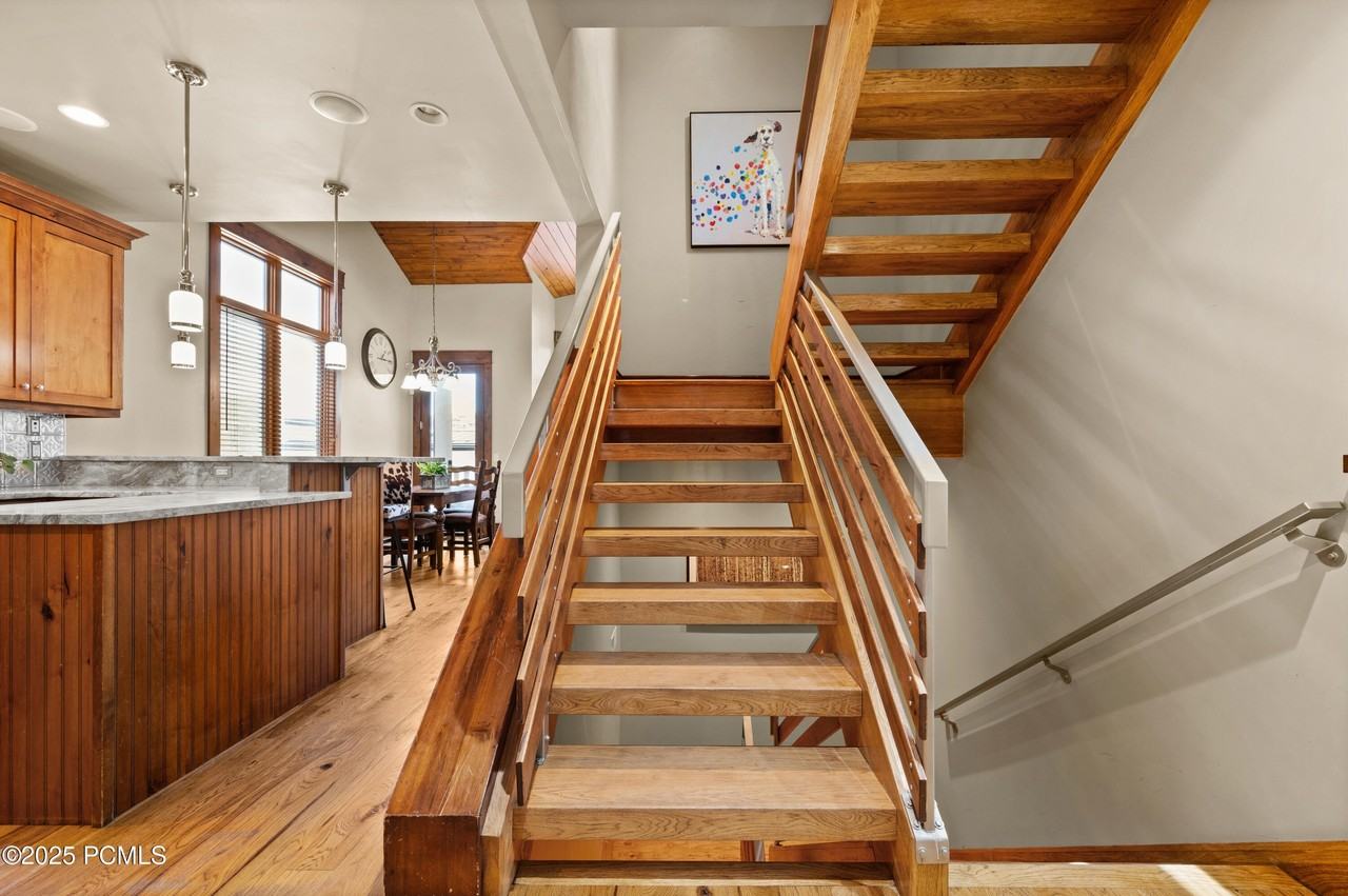 320 Woodside Ave - Photo 5 of 30