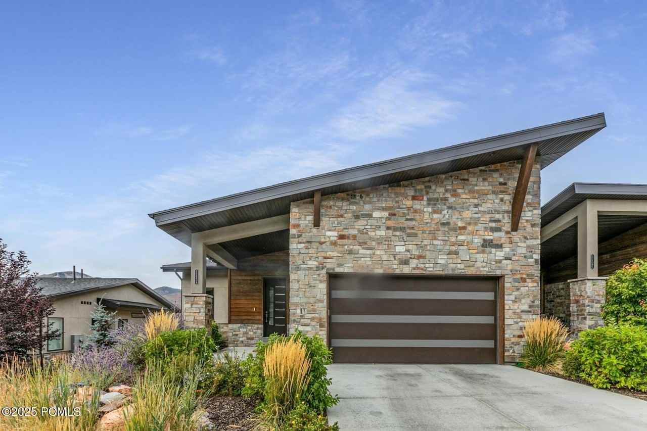 11539 N Vantage Ln - Photo 2 of 44