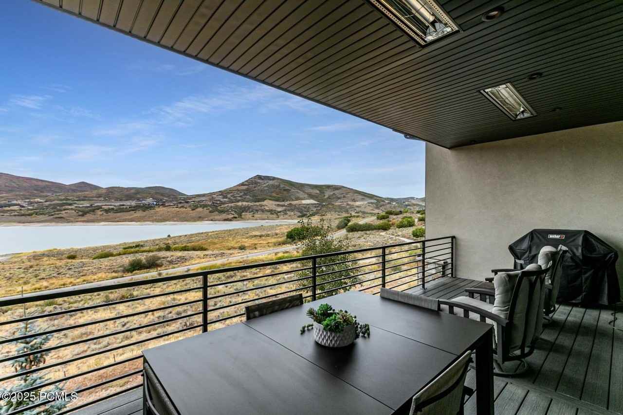 11539 N Vantage Ln - Photo 3 of 44