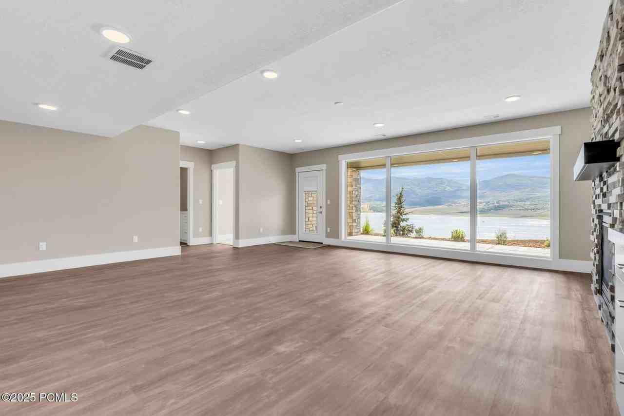 11539 N Vantage Ln - Photo 5 of 44