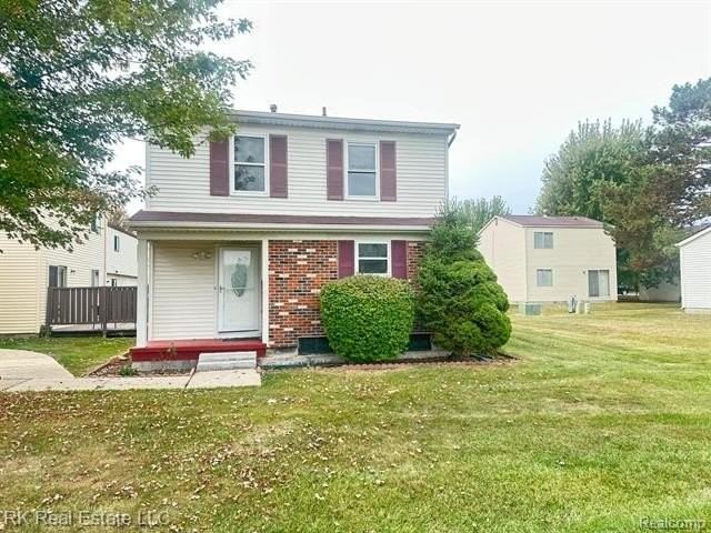 2824 Roundtree Drive - Photo 2 of 32