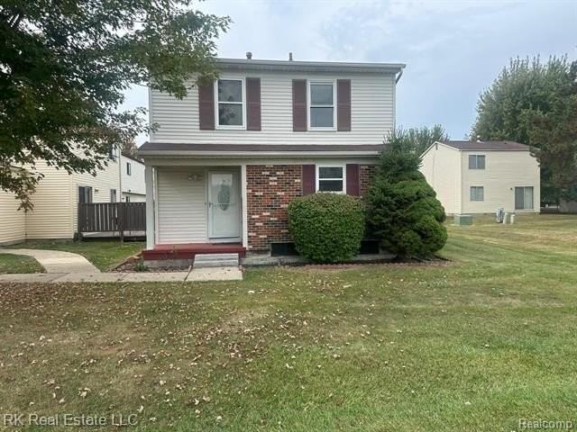 2824 Roundtree Drive - Photo 3 of 32