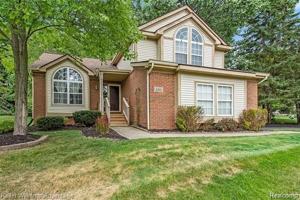 featured image of 130 Lakeshore Pointe Dr