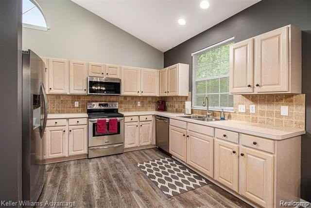 130 Lakeshore Pointe Dr - Photo 2 of 20