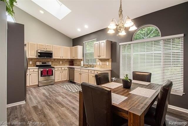 130 Lakeshore Pointe Dr - Photo 3 of 20