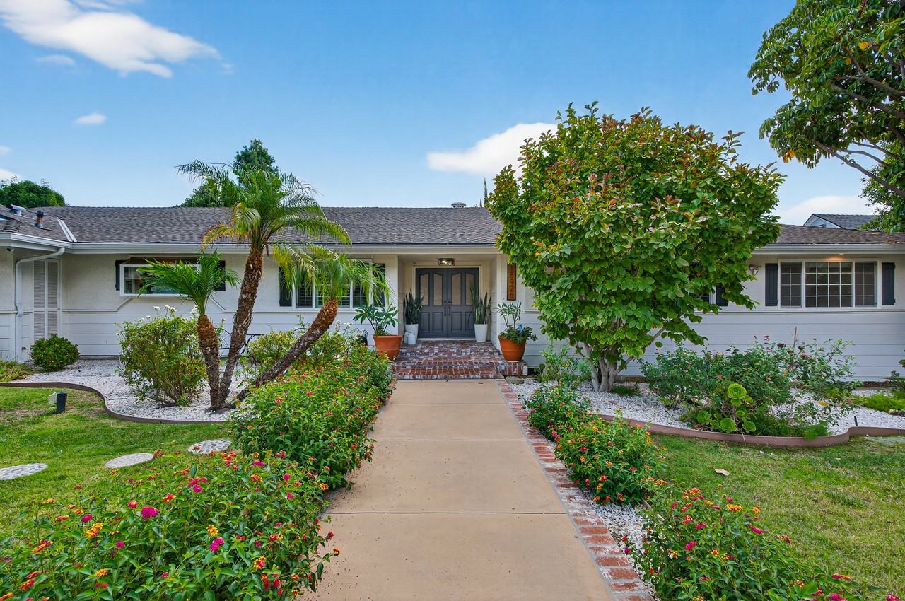 18926 San Jose St - Photo 6 of 50