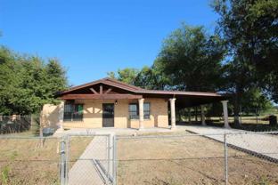 4605 S Zapata Hwy - Photo 1 of 1