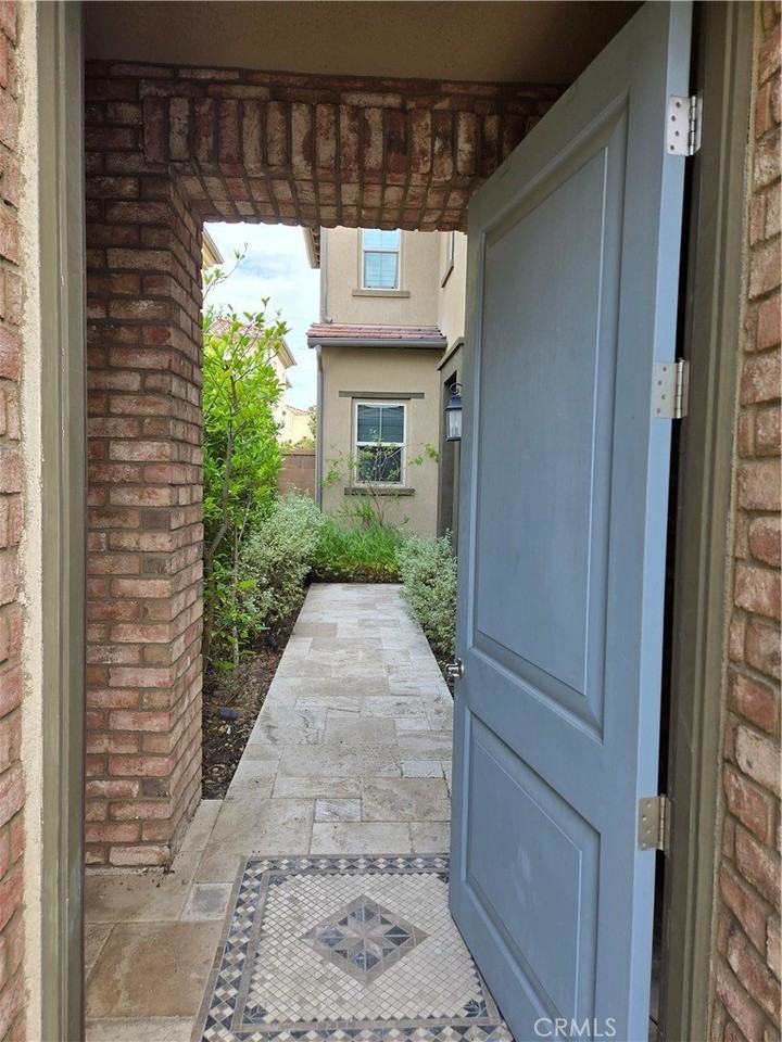 114 Globe - Photo 3 of 41