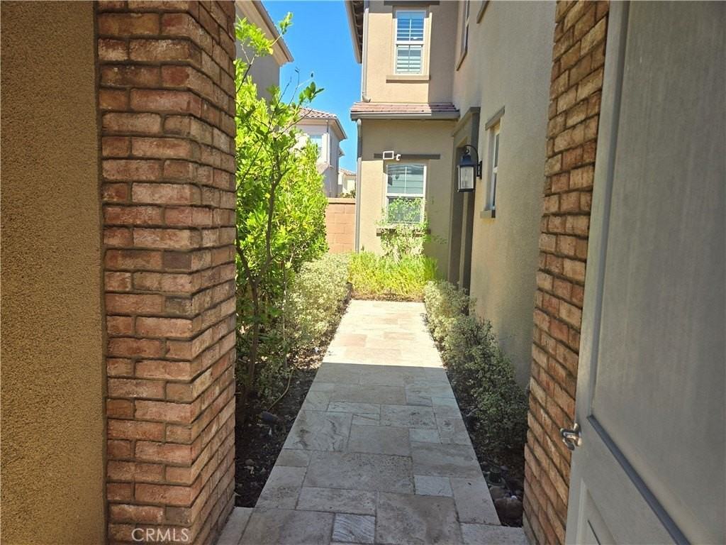 114 Globe - Photo 4 of 41