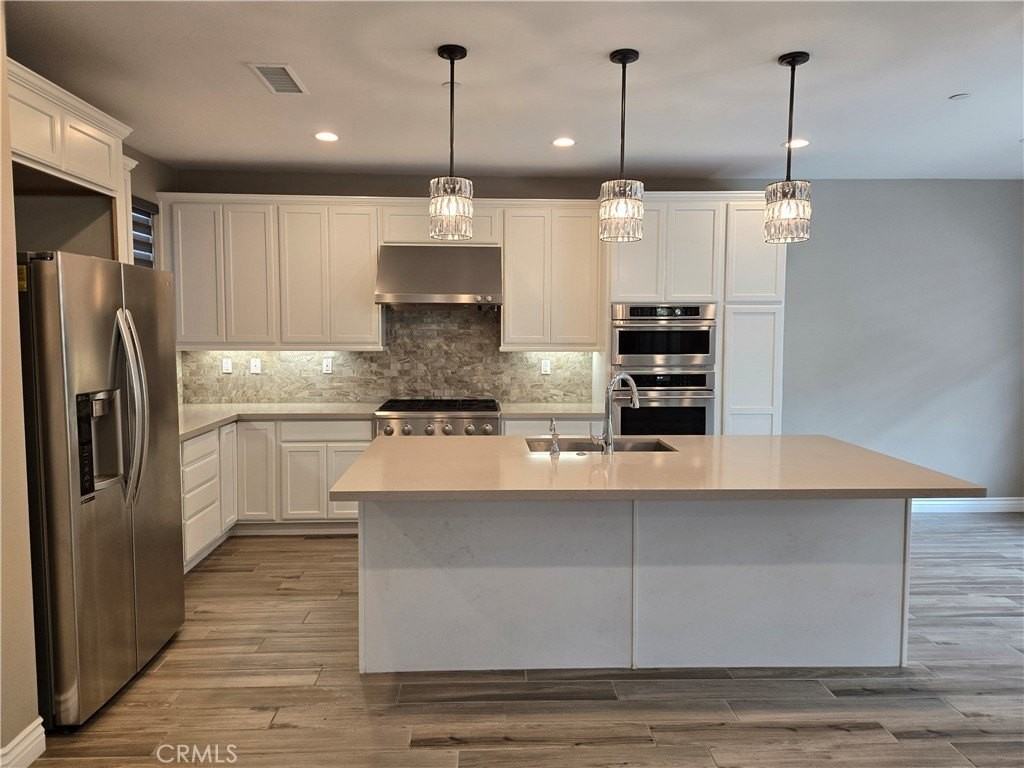 114 Globe - Photo 7 of 41