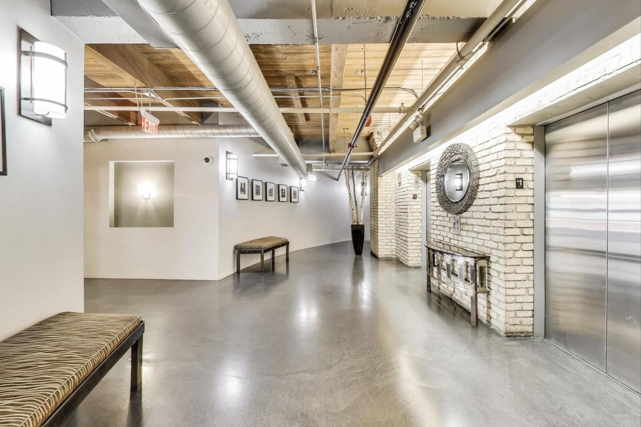 375 W Erie St - Photo 3 of 26