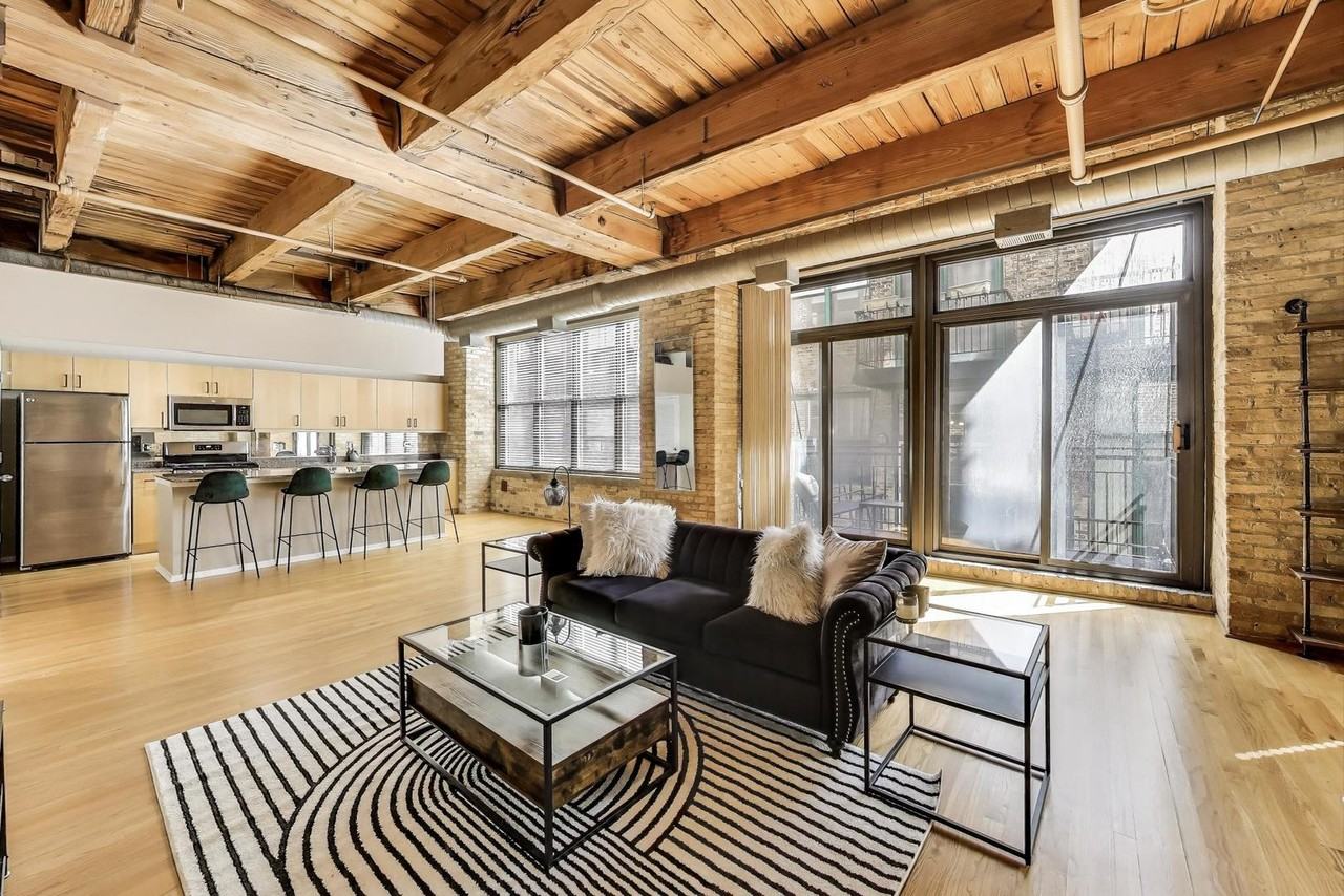 375 W Erie St - Photo 4 of 26