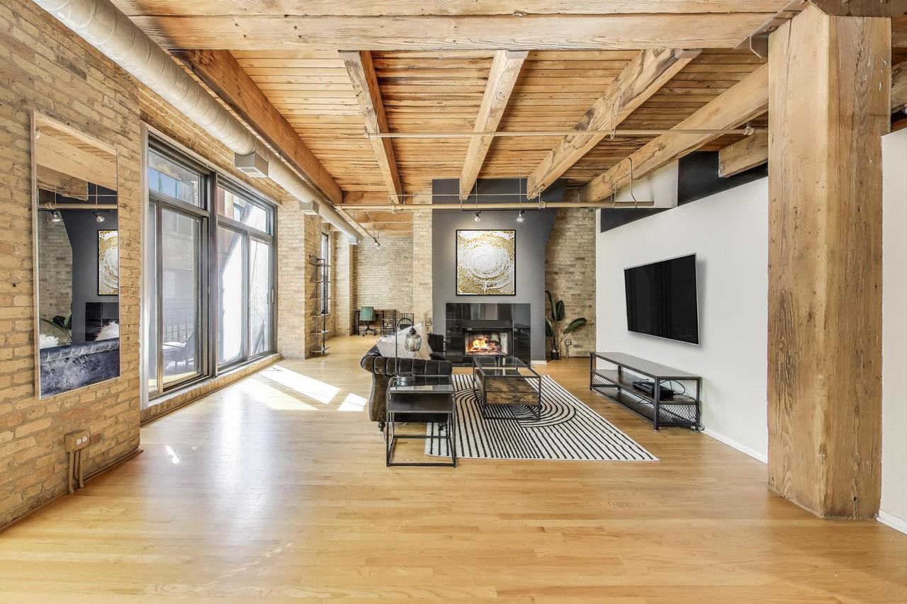 375 W Erie St - Photo 6 of 26