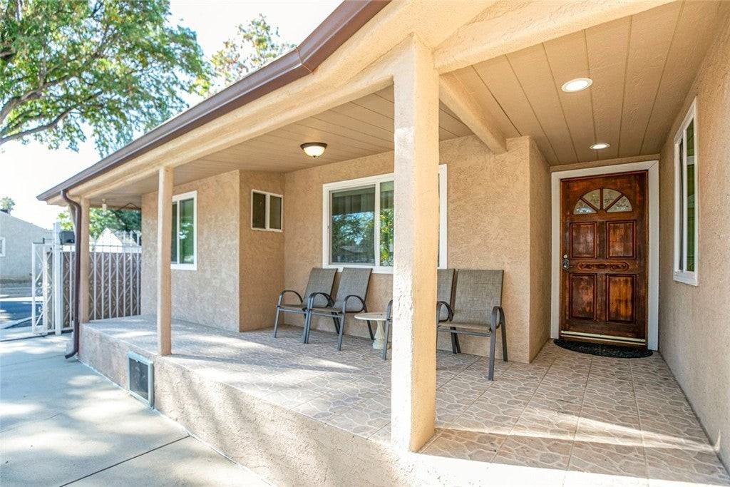 15355 Keswick St - Photo 2 of 45