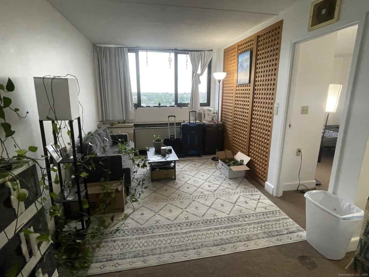 60 Strawberry Hill Ave - Photo 3 of 6