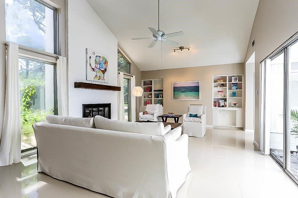 16351 Craighurst Dr - Photo 3 of 23